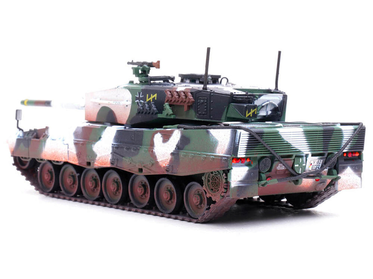 Leopard 2A4 Main Battle Tank Snorkel Winter Camouflage German Army Armor