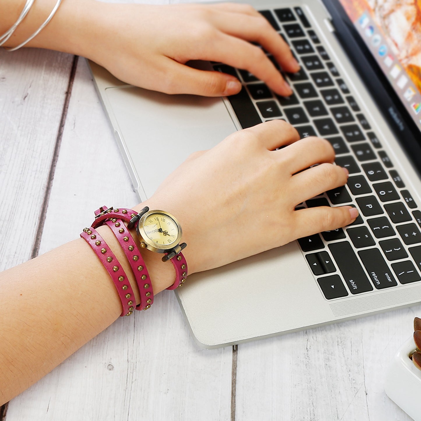 Fashionable Rivet Leather Belt Retro Watch Hand Chain-Pink Co