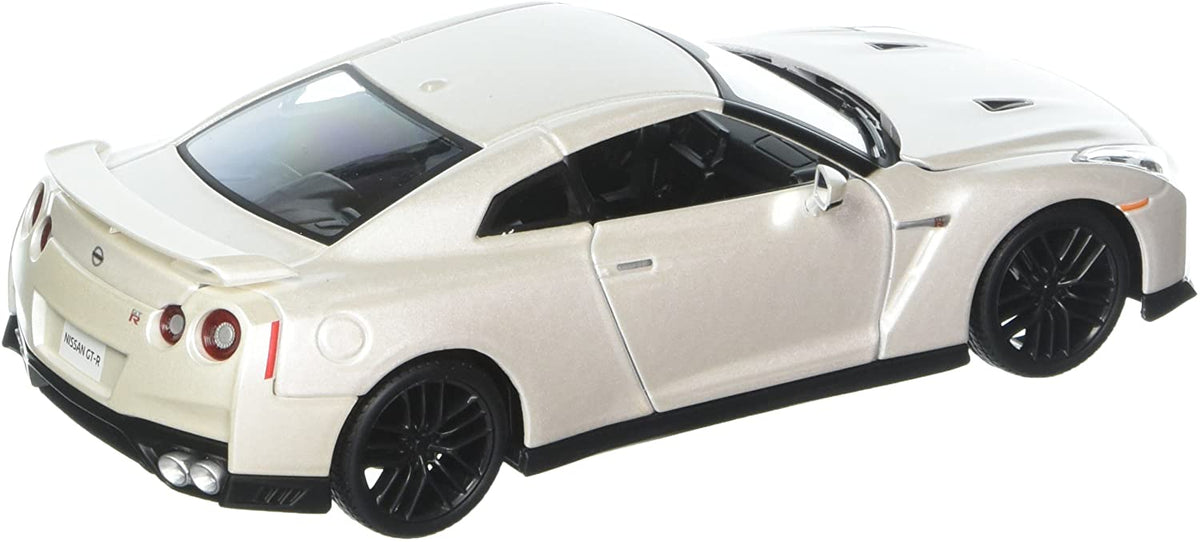 2017 Nissan GT-R R35 White 1/24 Diecast Model Car - Bburago