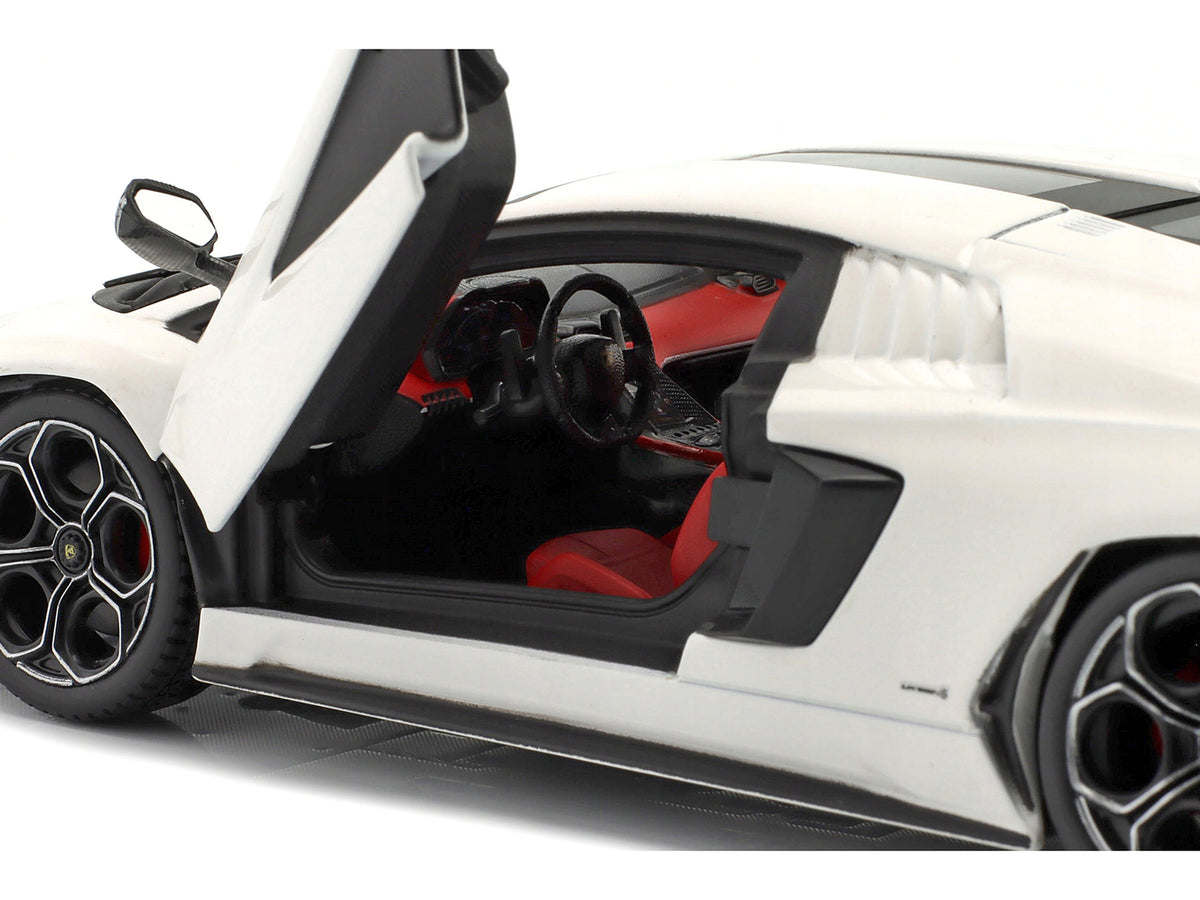 Lamborghini Countach LPI 800-4 White 1/24 Diecast Model Car - Bburago