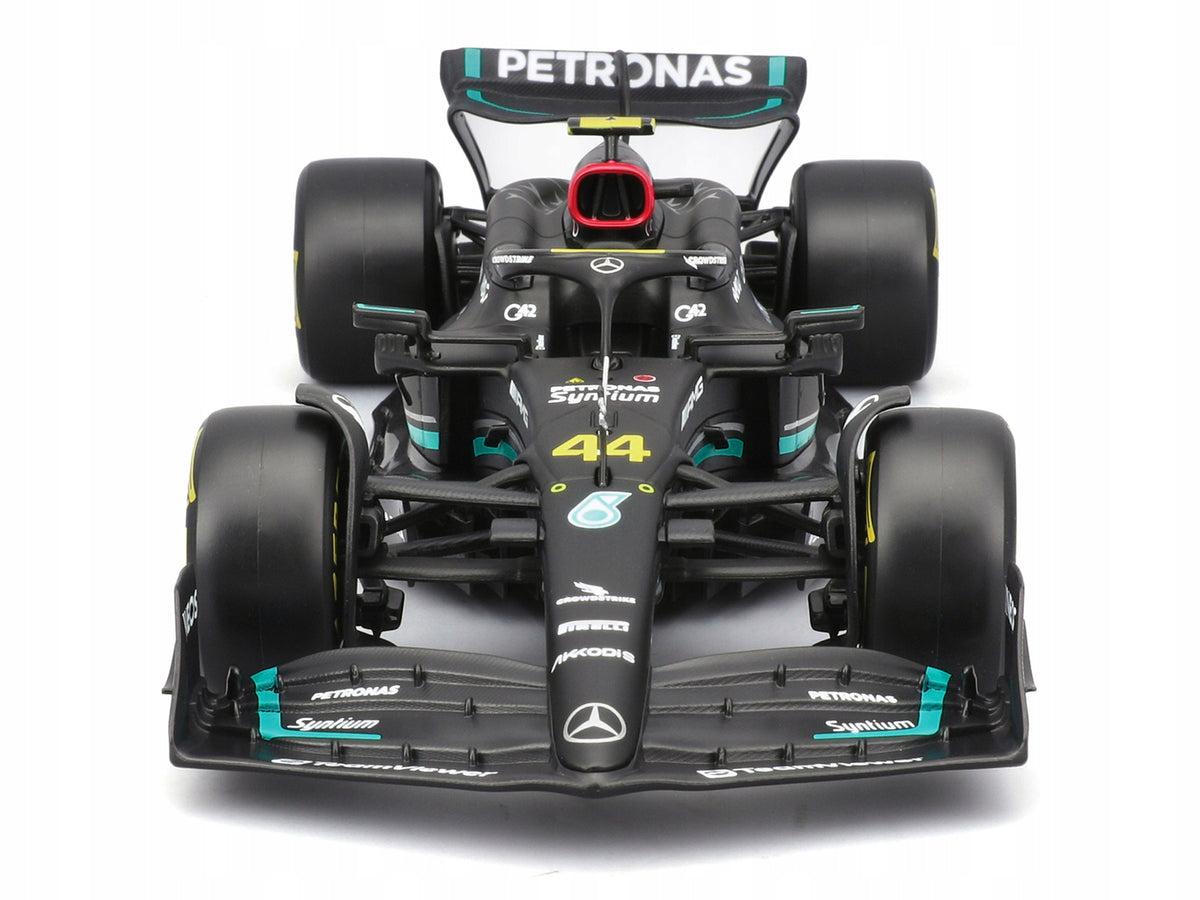 Mercedes-AMG F1 W14 E Performance #44 Lewis 1/24 Scale Figure Set - Bburago
