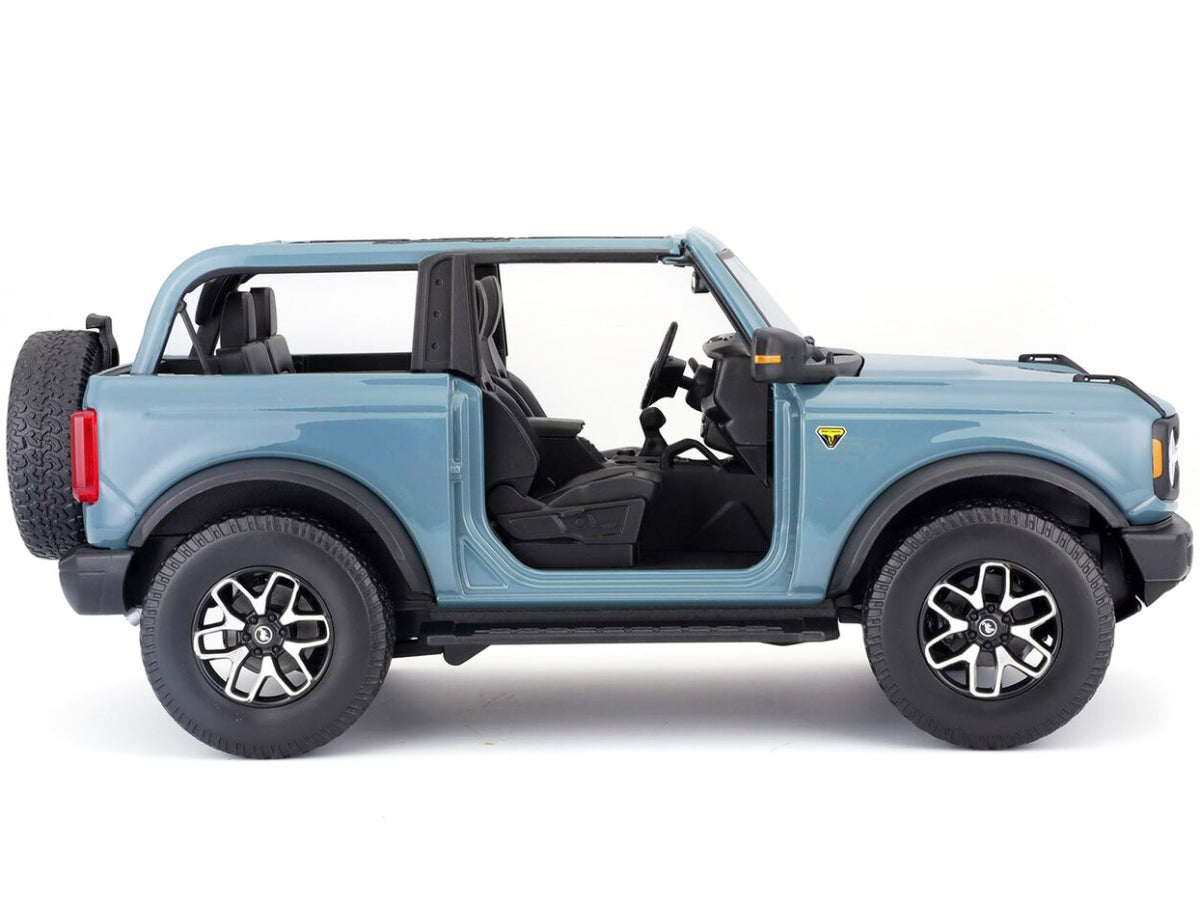2021 Ford Bronco Badlands Blue 1/18 Diecast Model Car - Maisto