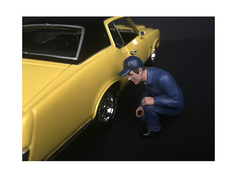 Mechanic Juan with Lug Wrench Figurine for 1/24 Scale Models - American Diorama