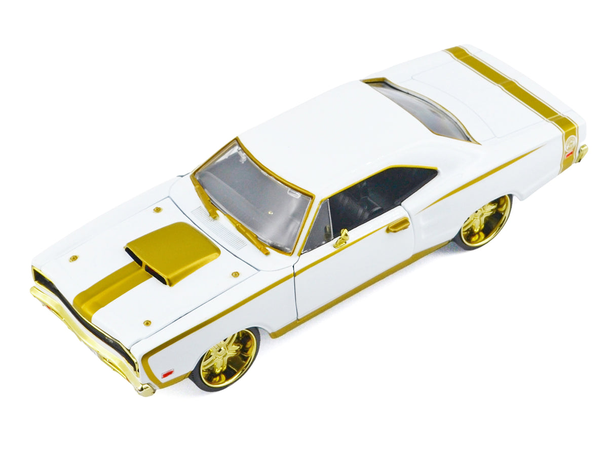 1969 Dodge Coronet Super Bee White Metallic 1/24 Diecast Model Car - Motormax