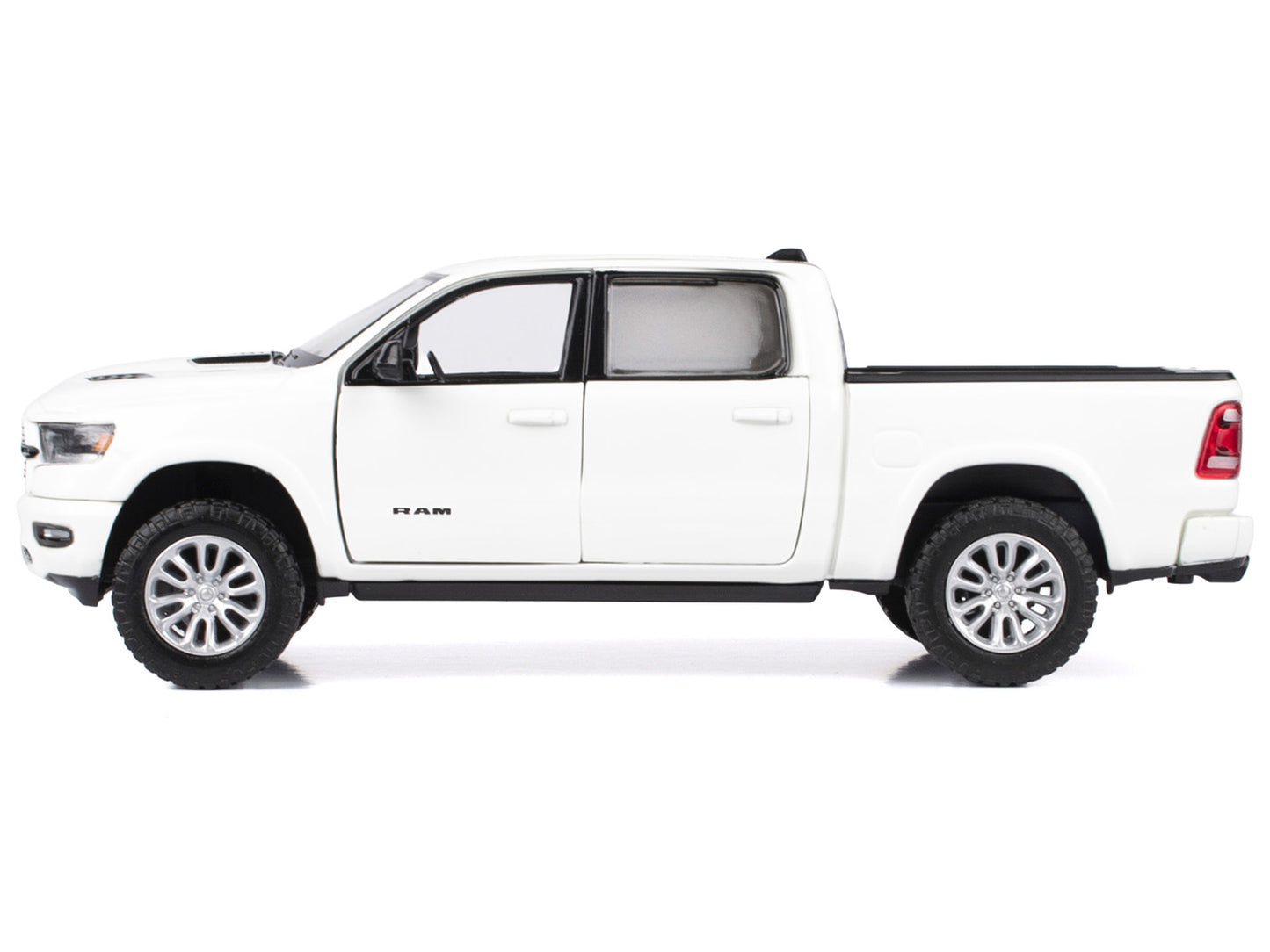 2019 RAM 1500 Laramie Crew Cab Pickup Truck White "Timeless Legends" Series 1/24 T&y Diecast Model Car by Motormax
