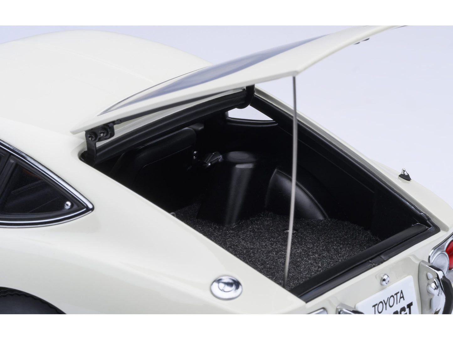 1967 Toyota 2000GT RHD (Right Hand Drive) White 1/18 Model Car by Autoart <h2>1967 Autoart</h2> <p>High-quality diecast perfect for collectors and enthusiasts. Features detailed interior exterior craf