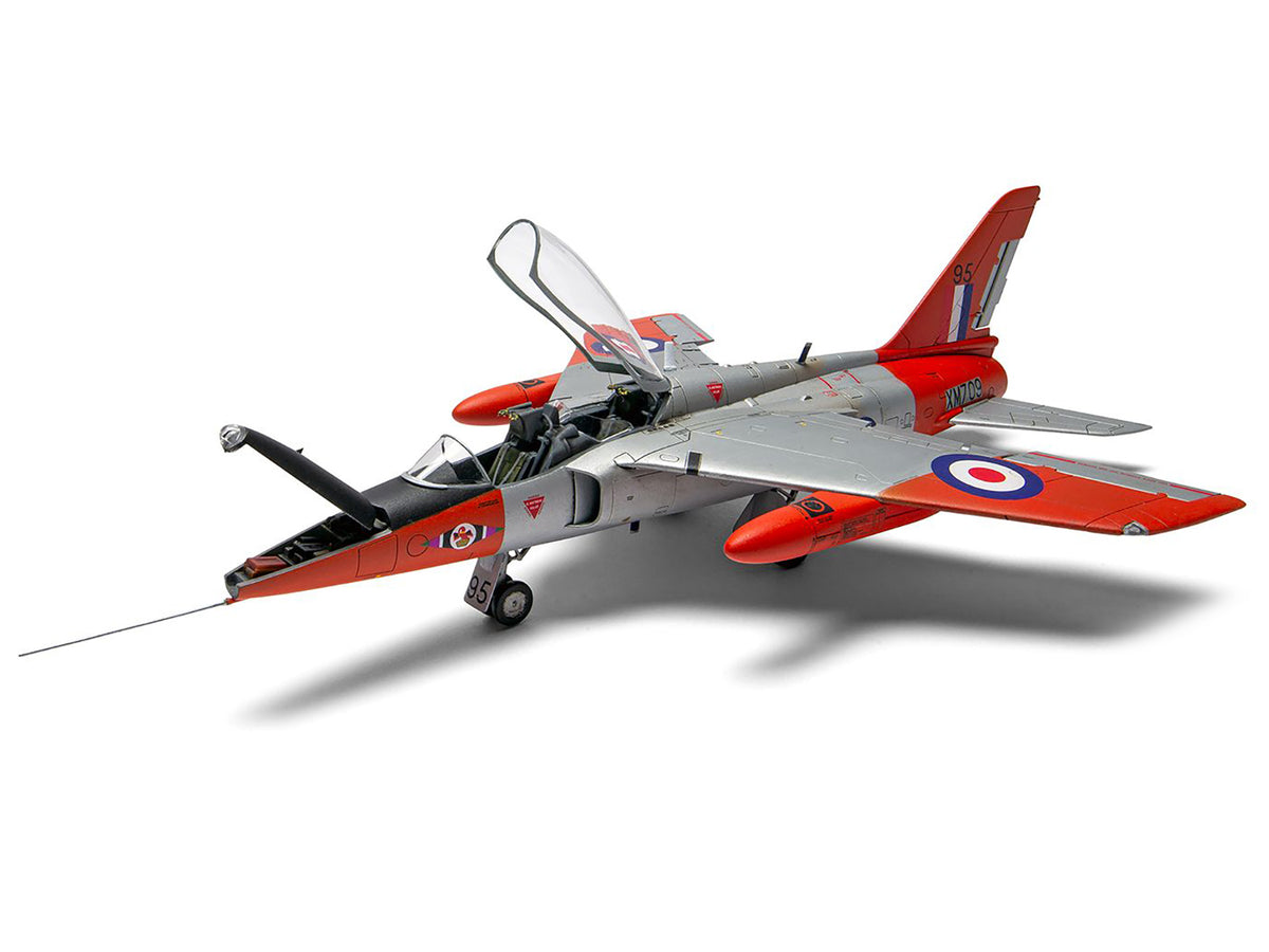 Level 2 Model Kit Folland Gnat T.1 Fighter Aircraft 2 Scheme Options 1/48