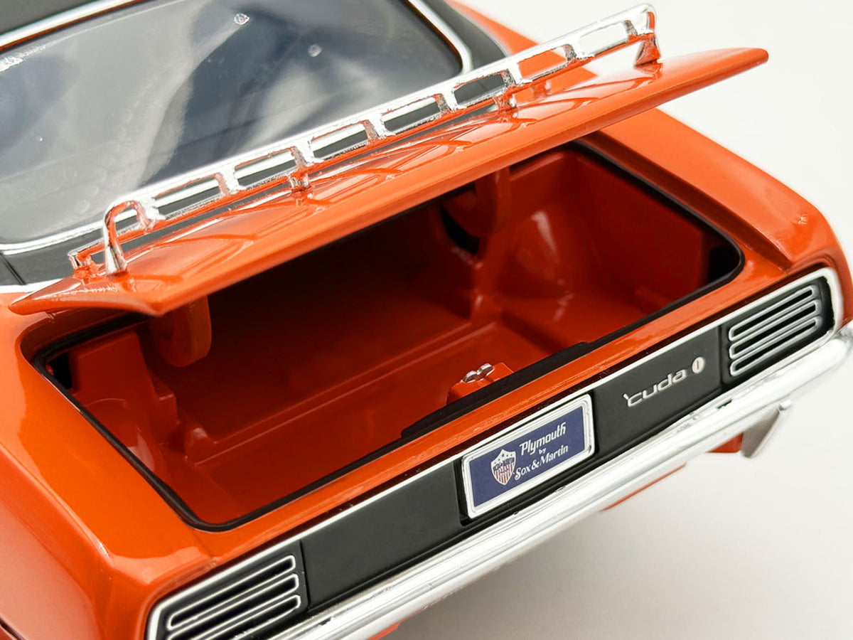 1970 Plymouth HEMI Cuda Vitamin C Orange with Black Vinyl Top 1/18 Diecast