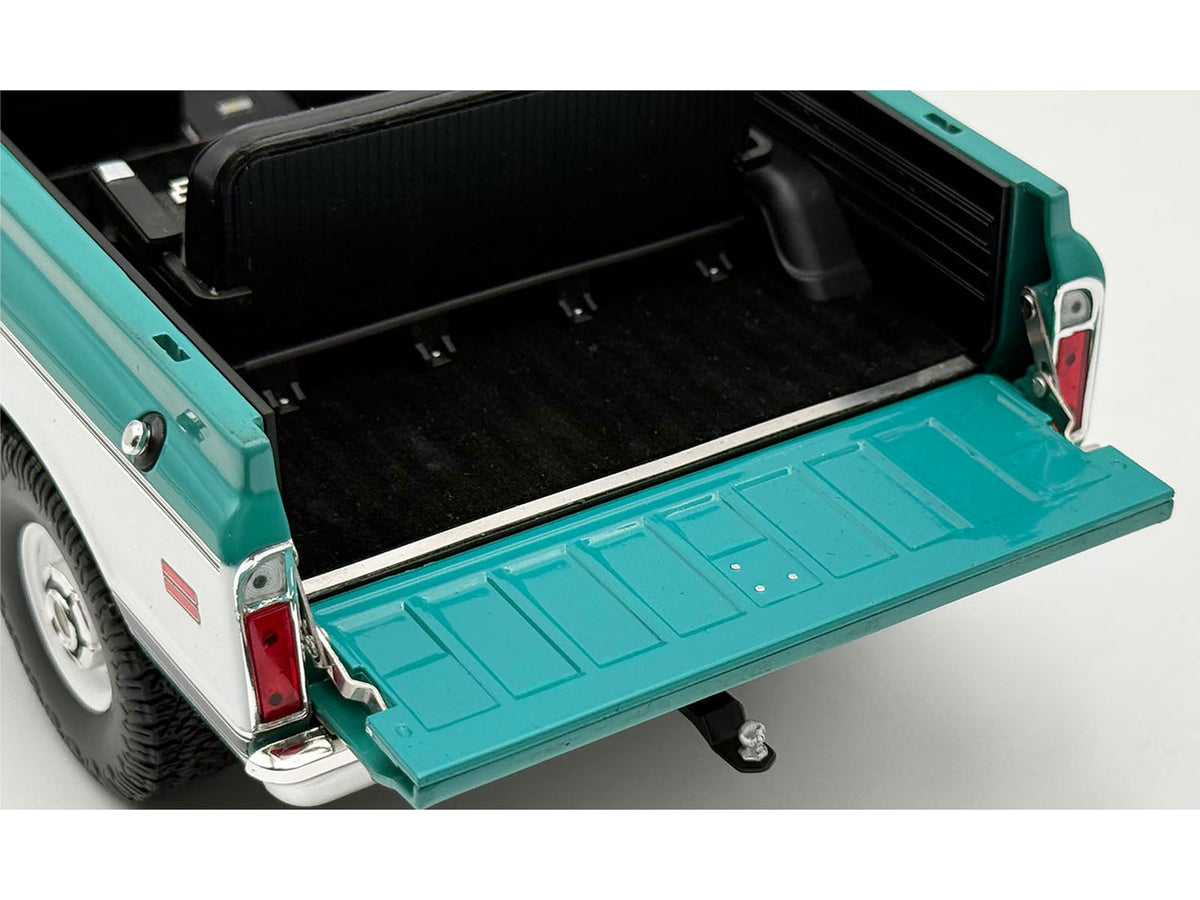 1972 Chevrolet Blazer K/5 Green & White Stripes Limited Edition 1/18 Diecast