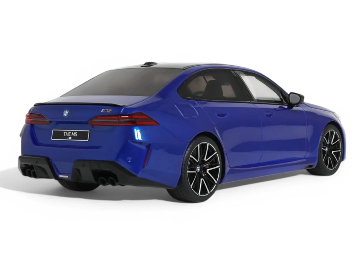 2024 BMW M5 (G90) Marina Bay Blue Metallic with Black Top 1/18 Model