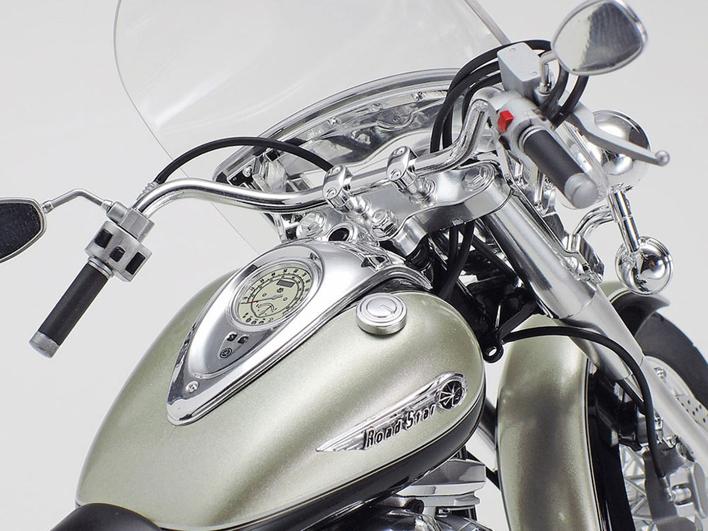 Model Kit Yamaha XV1600 RoadStar Custom Motorcycle 1/12 Scale Model by Tamiya