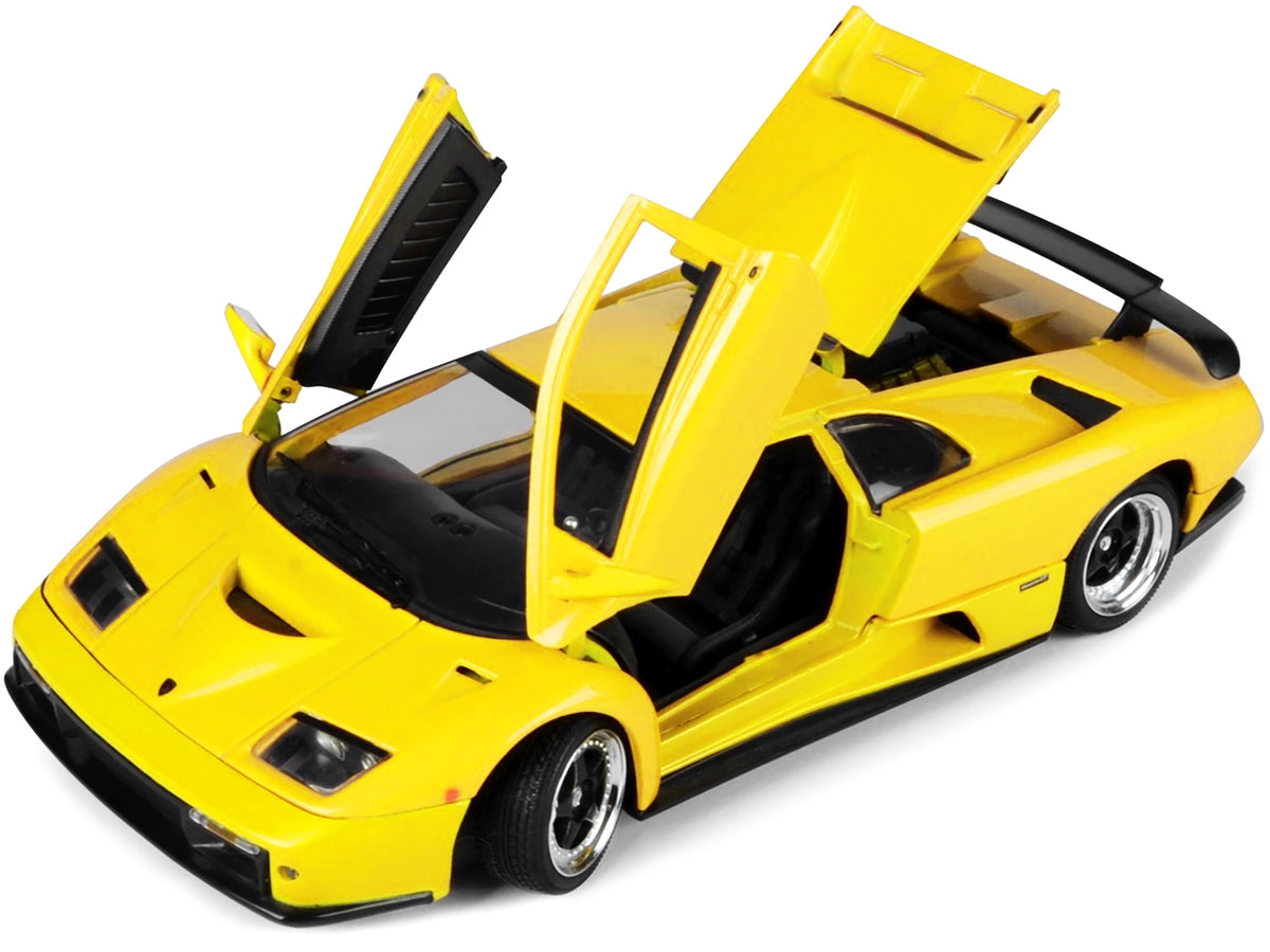 Lamborghini Diablo GT Yellow 1/18 Diecast Model Car - Motormax