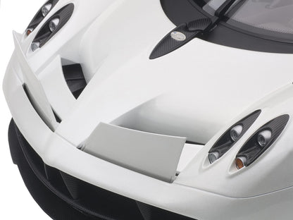 Pagani Huayra White 1/12 Model Car by Autoart <h2>Pagani </h2> <p>High-quality diecast perfect for collectors and enthusiasts. Features detailed interior exterior craftsmanship, realistic paint finish