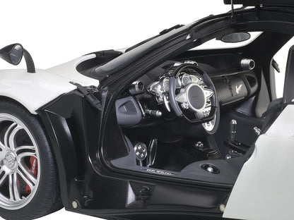 Pagani Huayra White 1/12 Model Car by Autoart <h2>Pagani </h2> <p>High-quality diecast perfect for collectors and enthusiasts. Features detailed interior exterior craftsmanship, realistic paint finish