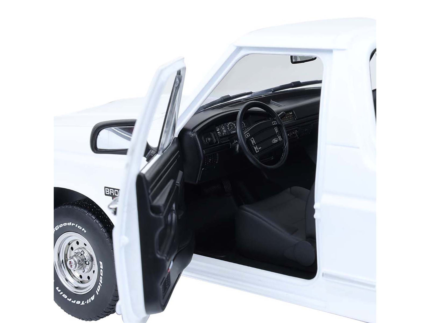 GreenLight 1993 Ford Bronco XLT Oxford White "Artisan Collection" 1/18 Diecast Model Car by <h2>1993 Greenlight</h2> <p>High-quality perfect for collectors and enthusiasts. Features detailed interior