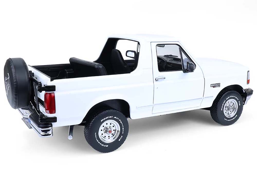 GreenLight 1993 Ford Bronco XLT Oxford White "Artisan Collection" 1/18 Diecast Model Car by <h2>1993 Greenlight</h2> <p>High-quality perfect for collectors and enthusiasts. Features detailed interior