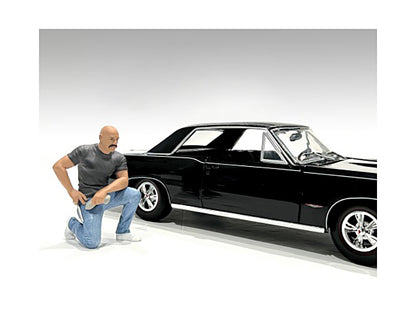 "Muscle Mechanics" Figure #6 for 1/24 Scale Models by American Diorama <h2>"Muscle Diorama</h2> <p>High-quality diecast model car perfect collectors and enthusiasts. Features detailed interior exterio
