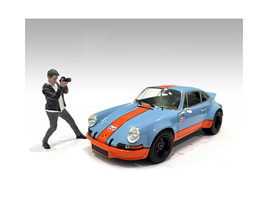 "Photographers" Figure #6 for 1/18 Scale Models by American Diorama <h2>"Photographers" Diorama</h2> <p>High-quality diecast model car perfect collectors and enthusiasts. Features detailed interior ex