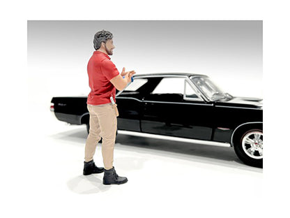 "Muscle Mechanics" Figure #2 for 1/24 Scale Models by American Diorama <h2>"Muscle Diorama</h2> <p>High-quality diecast model car perfect collectors and enthusiasts. Features detailed interior exterio