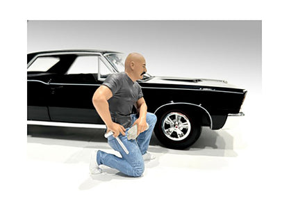 "Muscle Mechanics" Figure #6 for 1/24 Scale Models by American Diorama <h2>"Muscle Diorama</h2> <p>High-quality diecast model car perfect collectors and enthusiasts. Features detailed interior exterio