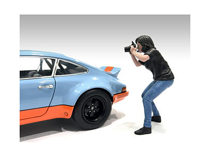"Photographers" Figure #4 for 1/24 Scale Models by American Diorama <h2>"Photographers" Diorama</h2> <p>High-quality diecast model car perfect collectors and enthusiasts. Features detailed interior ex
