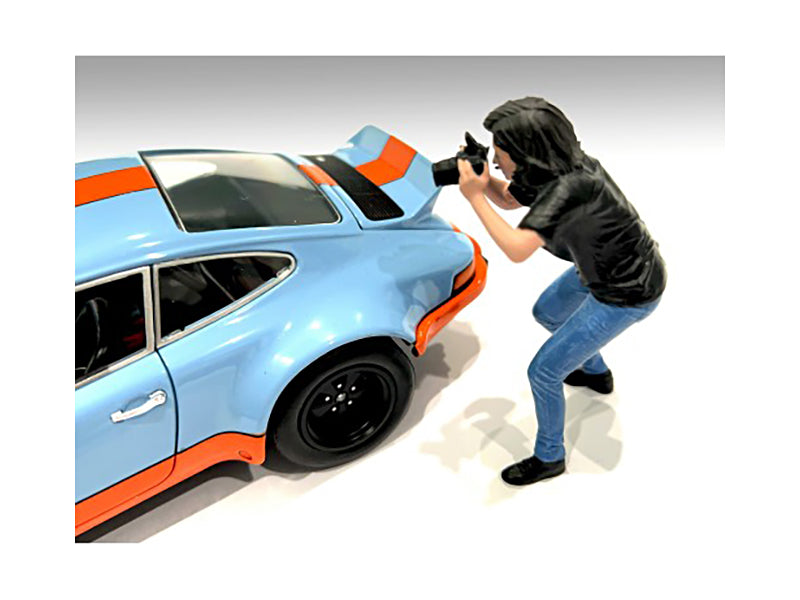 "Photographers" Figure #4 for 1/18 Scale Models by American Diorama <h2>"Photographers" Diorama</h2> <p>High-quality diecast model car perfect collectors and enthusiasts. Features detailed interior ex