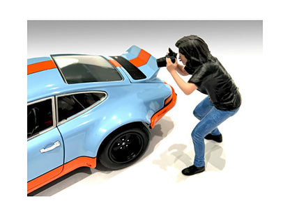 "Photographers" Figure #4 for 1/24 Scale Models by American Diorama <h2>"Photographers" Diorama</h2> <p>High-quality diecast model car perfect collectors and enthusiasts. Features detailed interior ex