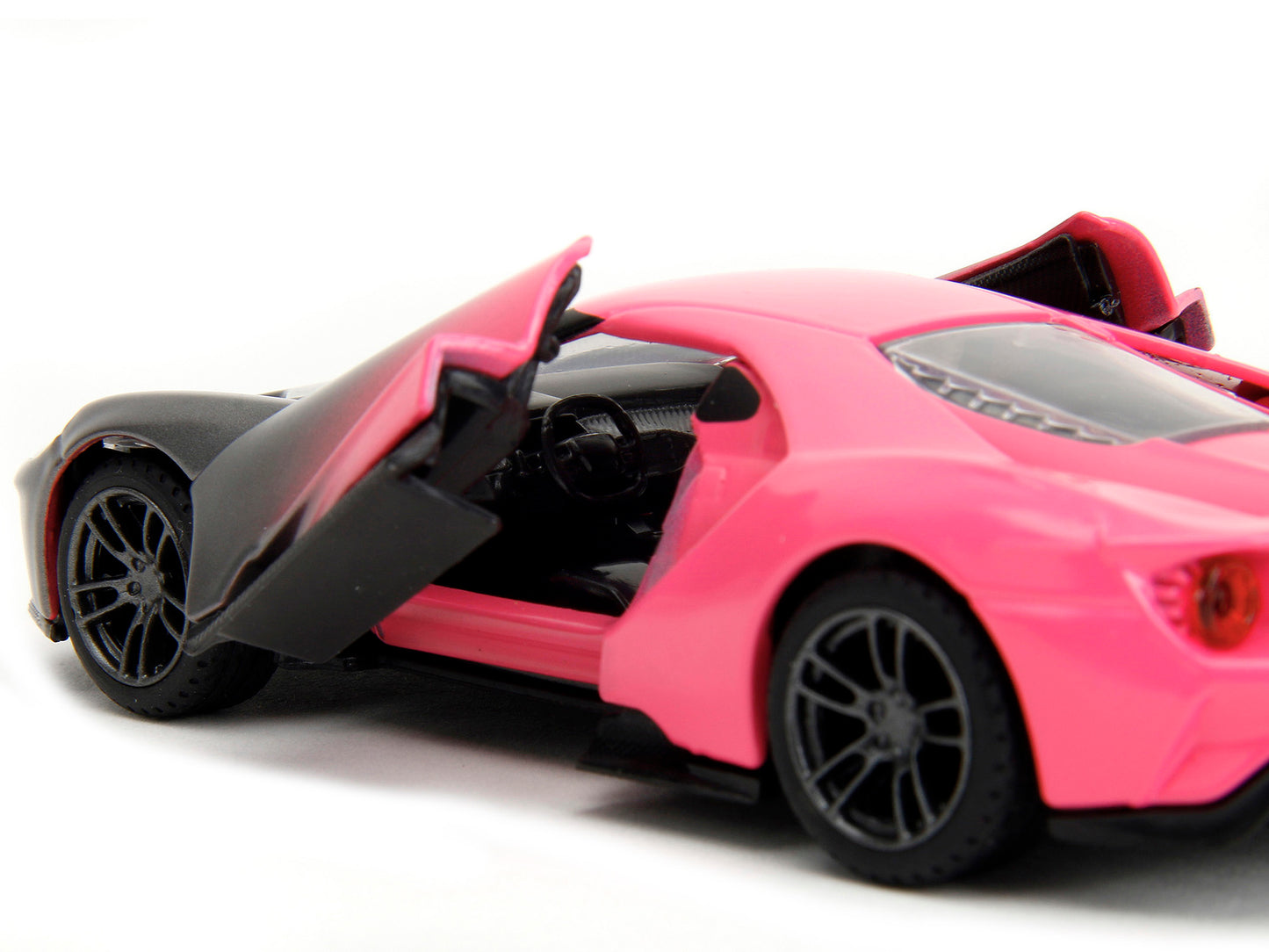 2017 Ford GT Gray Metallic and Pink Gradient "Pink Slips" Series 1/32 Diecast Model Car by Jada <h2>2017 Jada</h2> <p>High-quality perfect for collectors enthusiasts. Features detailed interior exteri