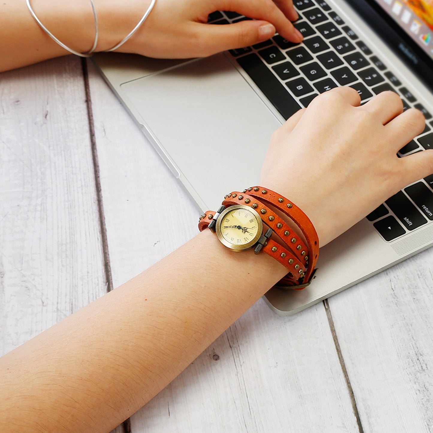 Fashionable Rivet Leather Belt Retro Watch Hand Chain-Orangered Durab