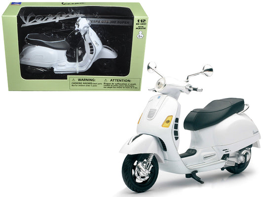 Vespa GTS 300 Super White Motorcycle 1/12 - New Ray