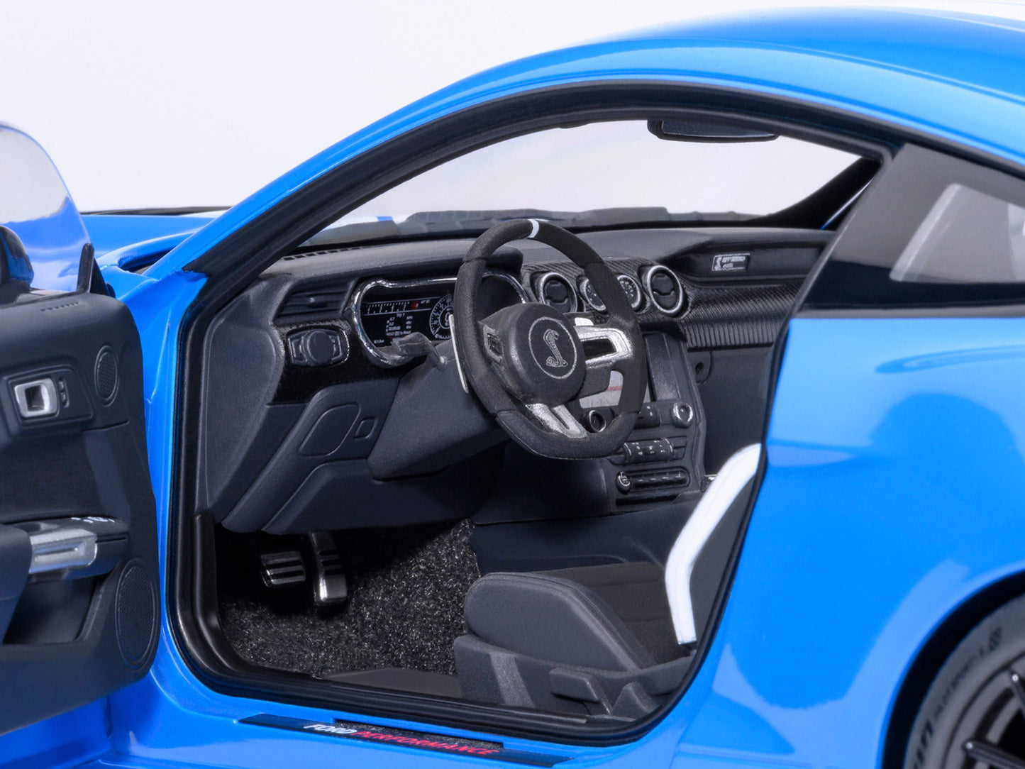 Ford Mustang Shelby GT500 Grabber Blue with White Stripes 1/18 Model Car by Autoart <h2>Ford Autoart</h2> <p>High-quality diecast perfect for collectors and enthusiasts. Features detailed interior ext