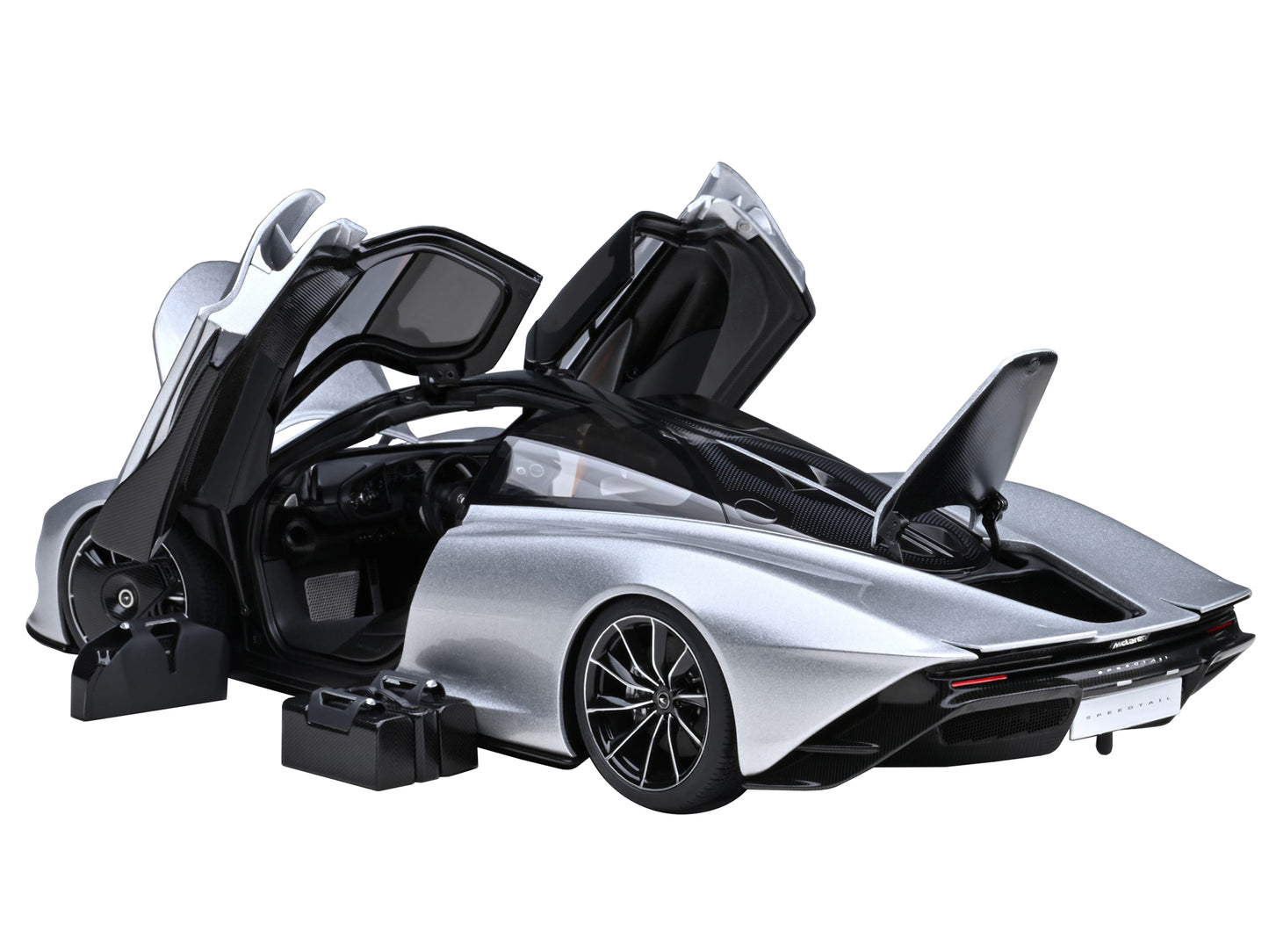 McLaren Speedtail Supernova Silver Metallic with Black Top and Suitcase Accessories 1/18 Model Car by Autoart <h2>McLaren Autoart</h2> <p>High-quality diecast perfect for collectors enthusiasts. Featu