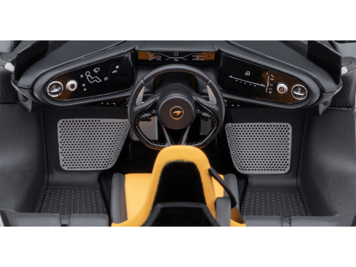 McLaren Speedtail Supernova Silver Metallic with Black Top and Suitcase Accessories 1/18 Model Car by Autoart <h2>McLaren Autoart</h2> <p>High-quality diecast perfect for collectors enthusiasts. Featu