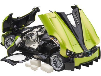 Pagani Huayra Roadster Verde Firenze Green Metallic and Carbon with Luggage Set 1/18 Model Car by Autoart <h2>Pagani Autoart</h2> <p>High-quality diecast perfect for collectors enthusiasts. Features d