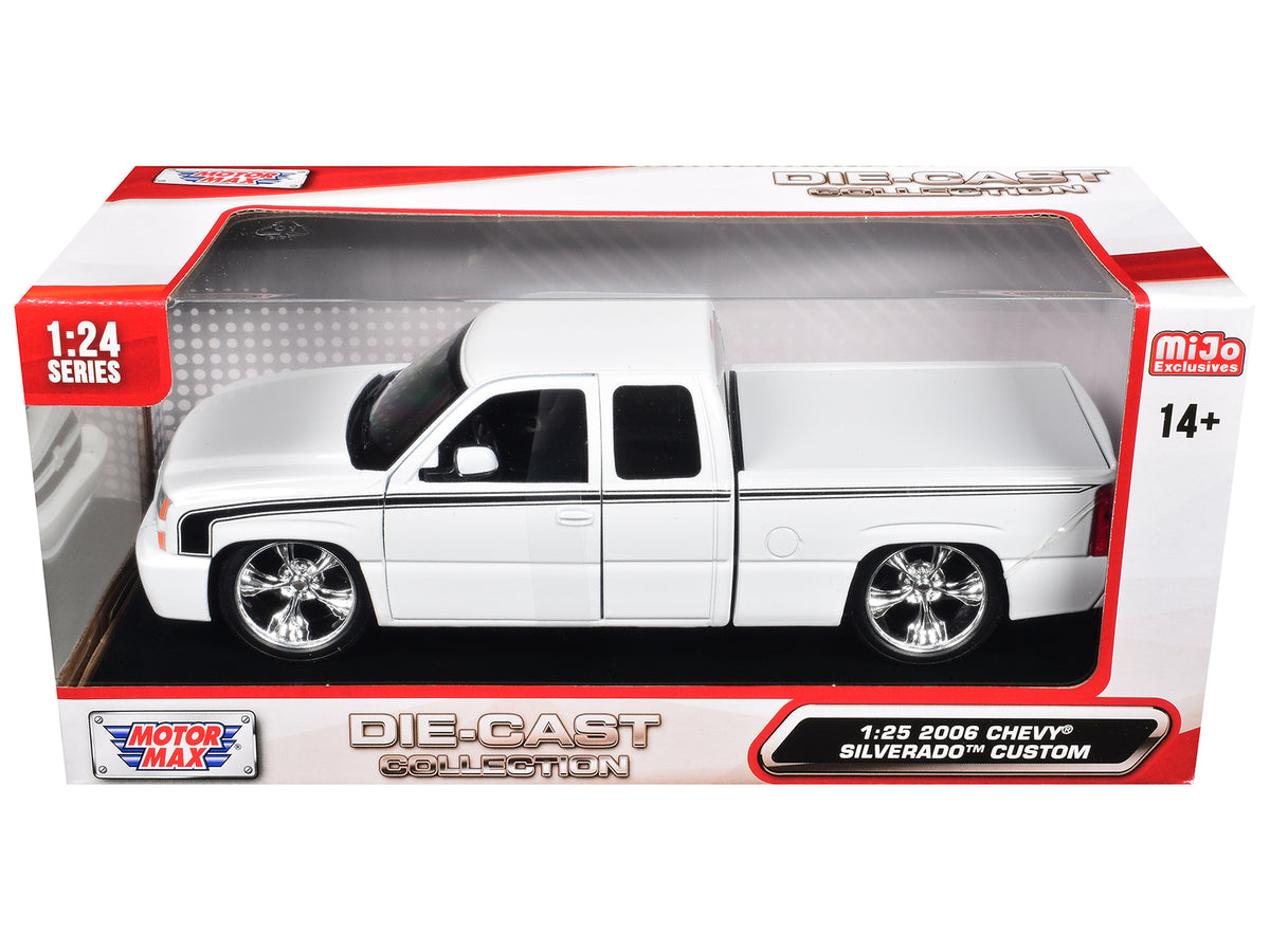 2006 Chevrolet Silverado Custom Pickup Truck White 1/25 Diecast Model - Motormax