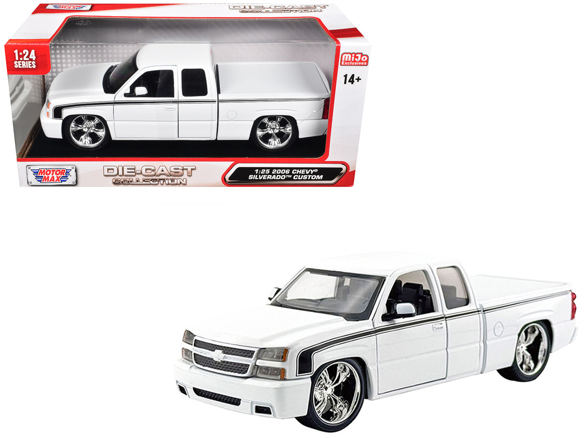 2006 Chevrolet Silverado Custom Pickup Truck White 1/25 Diecast Model - Motormax