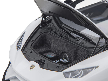 Lamborghini Huracan GT "LB-Silhouette Works" White with Black 1/18 Model Car by Autoart <h2>Lamborghini Autoart</h2> <p>High-quality diecast perfect for collectors and enthusiasts. Features detailed i