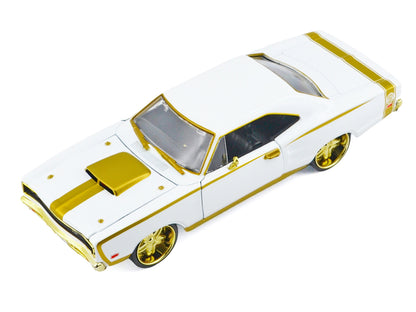 1969 Dodge Coronet Super Bee White Metallic 1/24 Diecast Model Car - Motormax