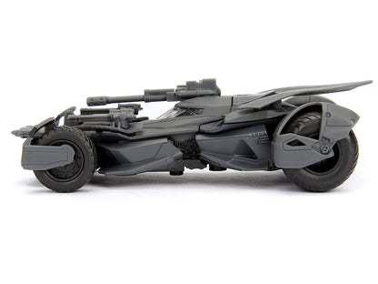 "Justice League" Movie Batmobile 1/32 Diecast Model Car by Jada <h2>"Justice Jada</h2> <p>High-quality perfect for collectors and enthusiasts. Features detailed interior exterior craftsmanship, realis