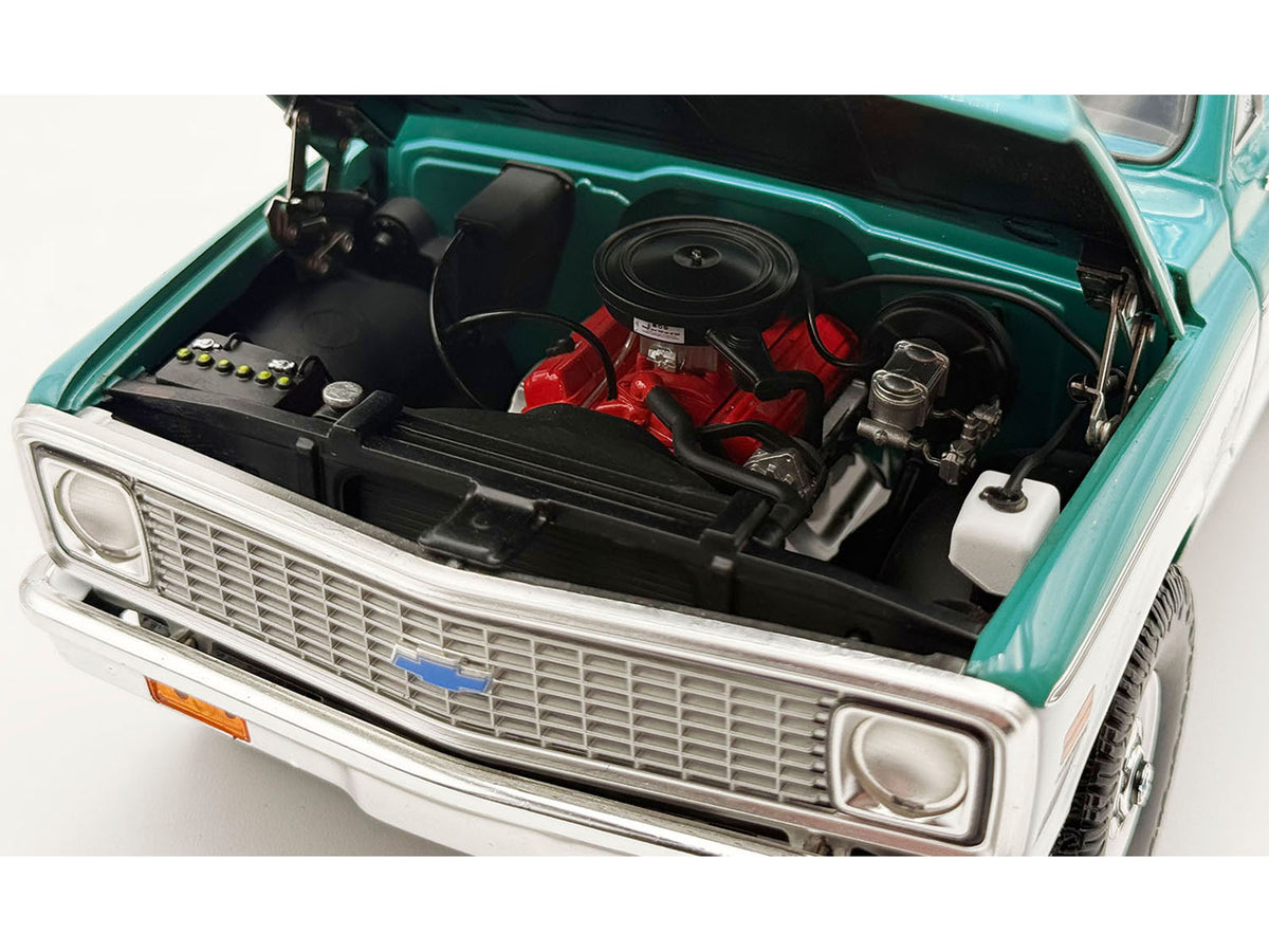 1972 Chevrolet Blazer K/5 Green & White Stripes Limited Edition 1/18 Diecast