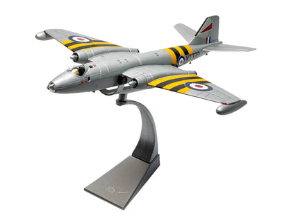 English Electric Canberra B.6 Aircraft "WT370 Wg. Cdr. Paul Mallorie No.139 Squadron Operation Musketeer" (1956) Royal Air Force "The Aviation Archive" Series 1/72 T&y Diecast Model Car by Corgi