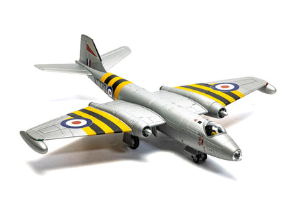 English Electric Canberra B.6 Aircraft "WT370 Wg. Cdr. Paul Mallorie No.139 Squadron Operation Musketeer" (1956) Royal Air Force "The Aviation Archive" Series 1/72 T&y Diecast Model Car by Corgi