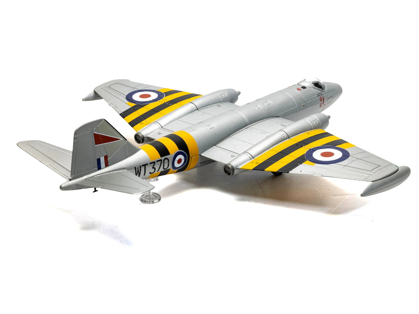 English Electric Canberra B.6 Aircraft "WT370 Wg. Cdr. Paul Mallorie No.139 Squadron Operation Musketeer" (1956) Royal Air Force "The Aviation Archive" Series 1/72 T&y Diecast Model Car by Corgi