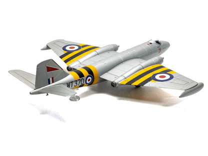 English Electric Canberra B.6 Aircraft "WT370 Wg. Cdr. Paul Mallorie No.139 Squadron Operation Musketeer" (1956) Royal Air Force "The Aviation Archive" Series 1/72 T&y Diecast Model Car by Corgi