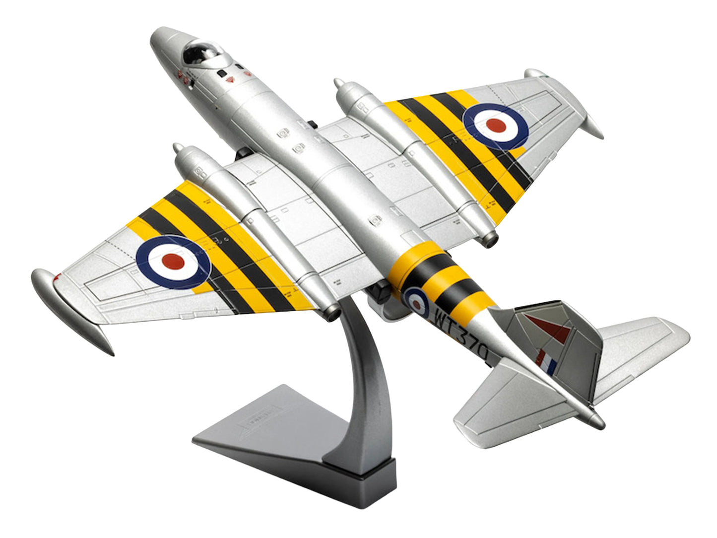 English Electric Canberra B.6 Aircraft "WT370 Wg. Cdr. Paul Mallorie No.139 Squadron Operation Musketeer" (1956) Royal Air Force "The Aviation Archive" Series 1/72 T&y Diecast Model Car by Corgi