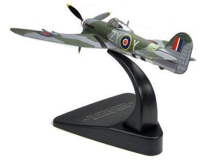 Hawker Typhoon Mk.IB Fighter-Bomber Aircraft "MP126 No.247 Squadron Gerald Stapleton RAF Eindhoven Holland" (1944) Royal Air Force "Oxford Aviation" Series 1/72 Diecast Model Airplane by Oxford Diecast