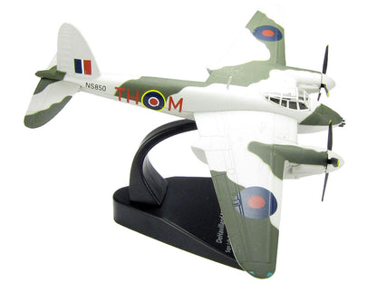 DeHavilland Mosquito FB MKVI Combat Aircraft "Sqd. Ldr. Robert Allen Kip and Flt. Lt. Peter Huletsky Holmsley South" (1944) Royal Air Force "Oxford Aviation" Series 1/72 T&y Diecast Model Airplane by Oxford T&y Diecast