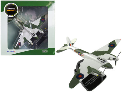 DeHavilland Mosquito FB MKVI Combat Aircraft "Sqd. Ldr. Robert Allen Kip and Flt. Lt. Peter Huletsky Holmsley South" (1944) Royal Air Force "Oxford Aviation" Series 1/72 T&y Diecast Model Airplane by Oxford T&y Diecast