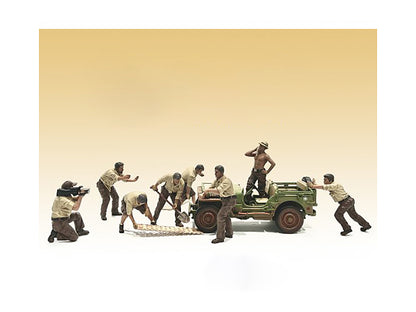 "4X4 Mechanic" 8 piece Figure Set for 1/18 scale models by American Diorama <h2>"4X4 Diorama</h2> <p>High-quality diecast model car perfect collectors and enthusiasts. Features detailed interior exter