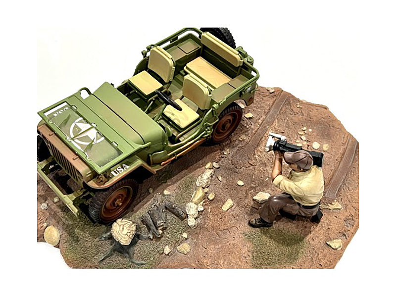 "4X4 Mechanic" Figure 7 for 1/18 Scale Models by American Diorama <h2>"4X4 Diorama</h2> <p>High-quality diecast model car perfect collectors and enthusiasts. Features detailed interior exterior crafts